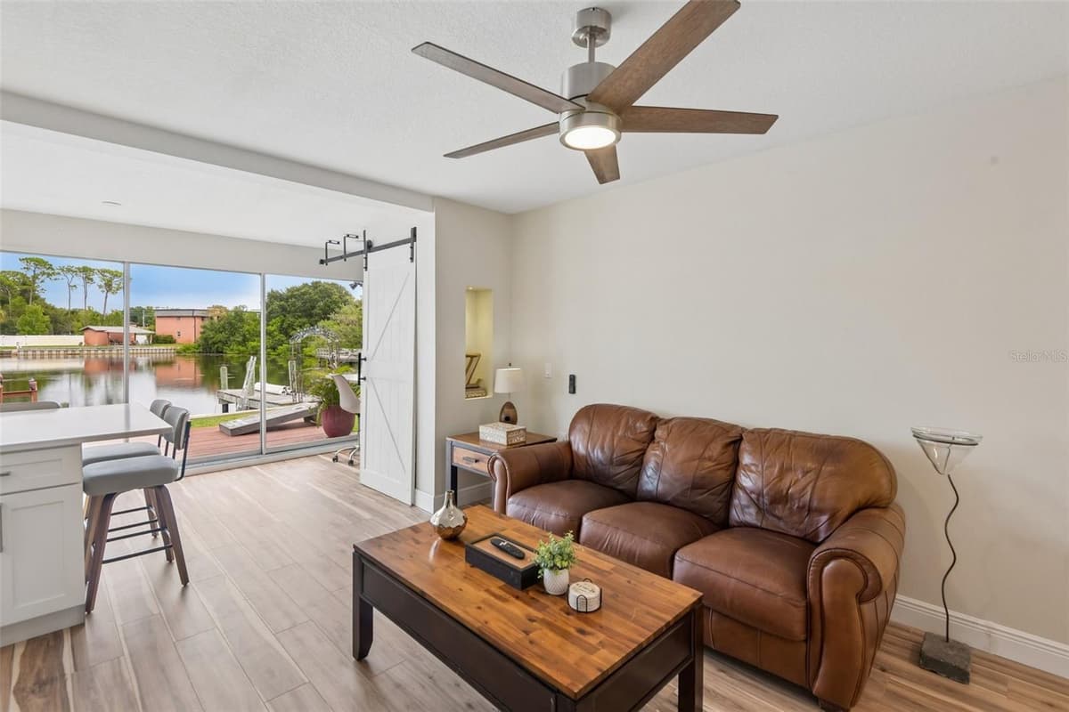 609 WESTWINDS DRIVE — photo 6 of 32