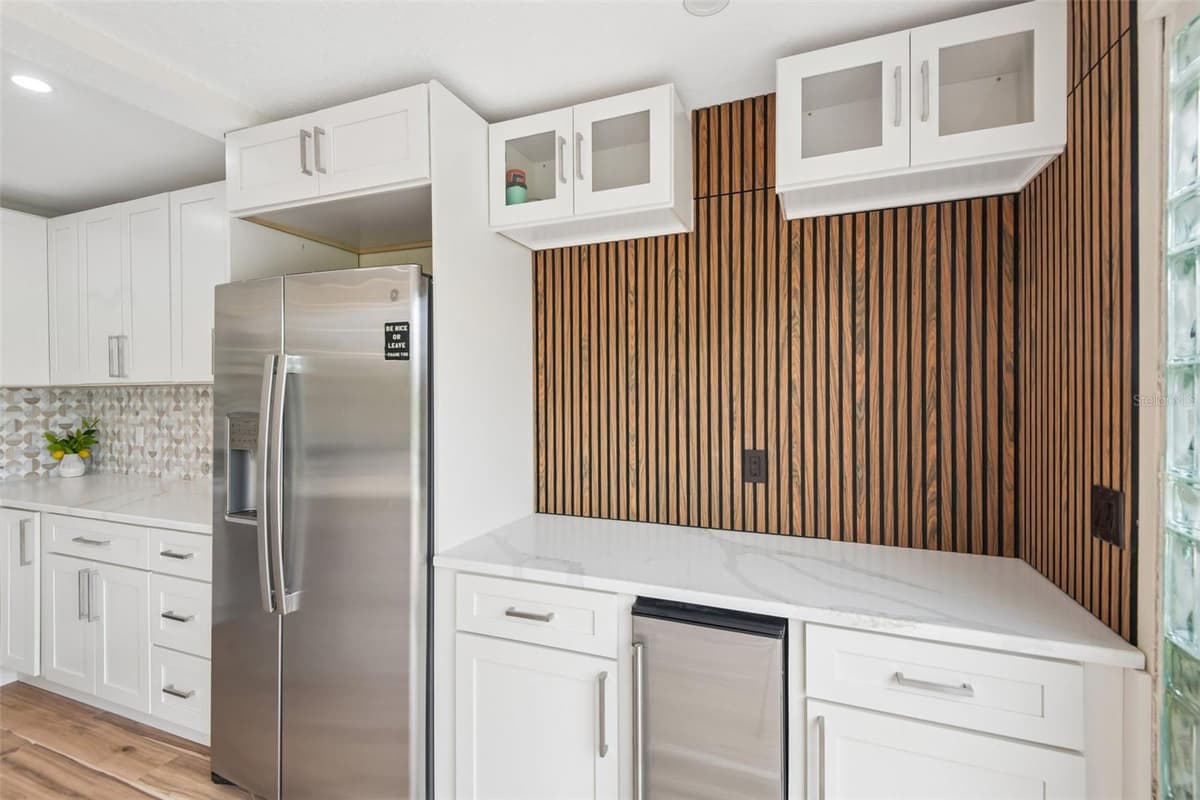 609 WESTWINDS DRIVE — photo 10 of 32
