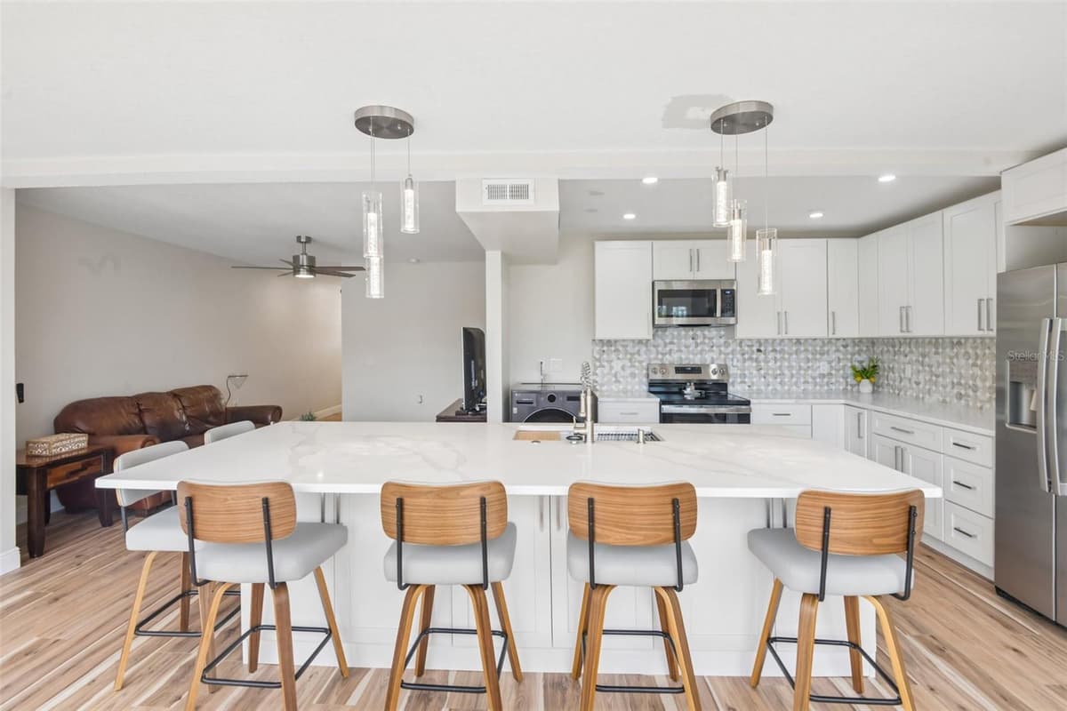 609 WESTWINDS DRIVE — photo 9 of 32