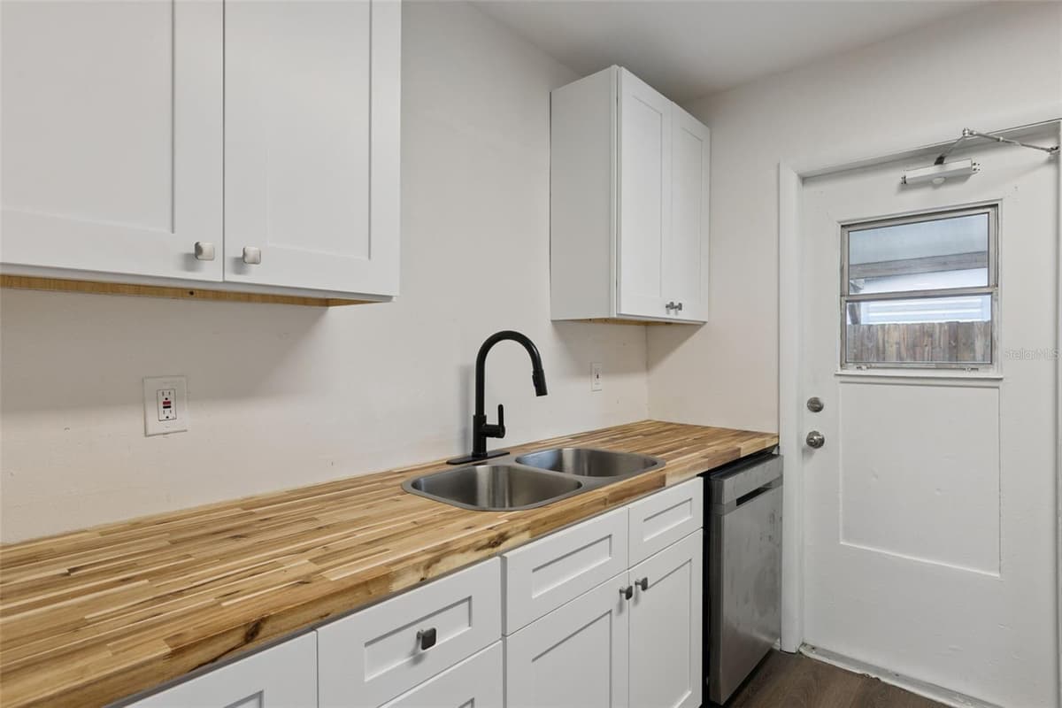 1061 BIANCA DRIVE — photo 11 of 25