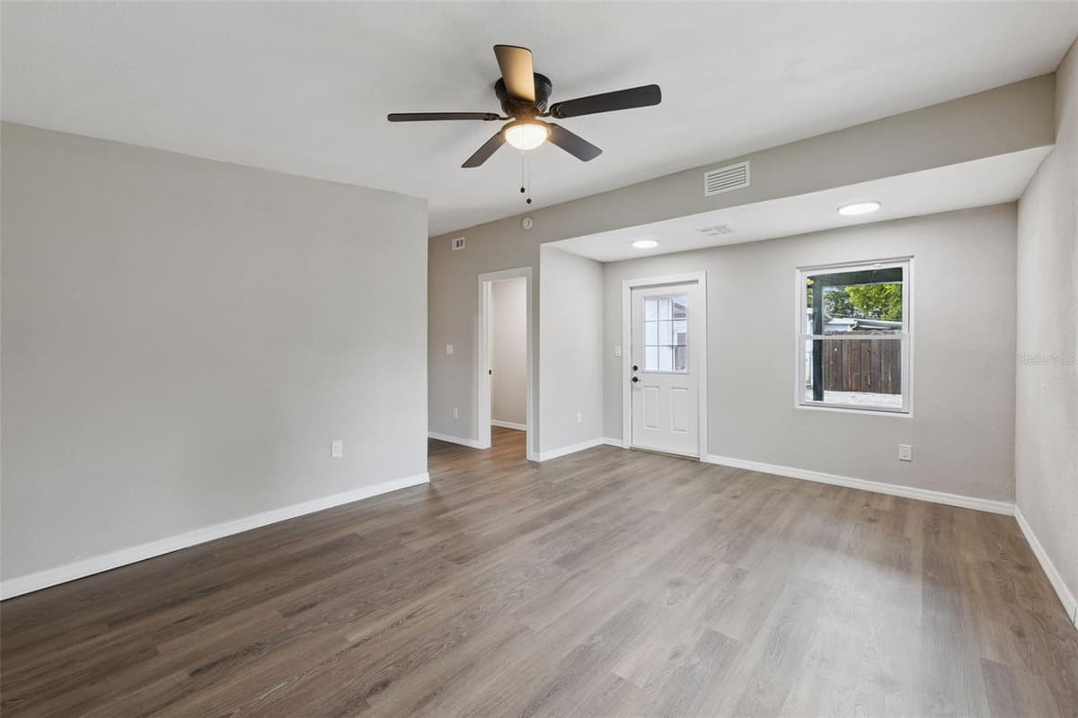 1061 BIANCA DRIVE — photo 5 of 25