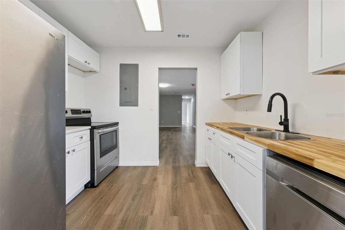 1061 BIANCA DRIVE — photo 10 of 25