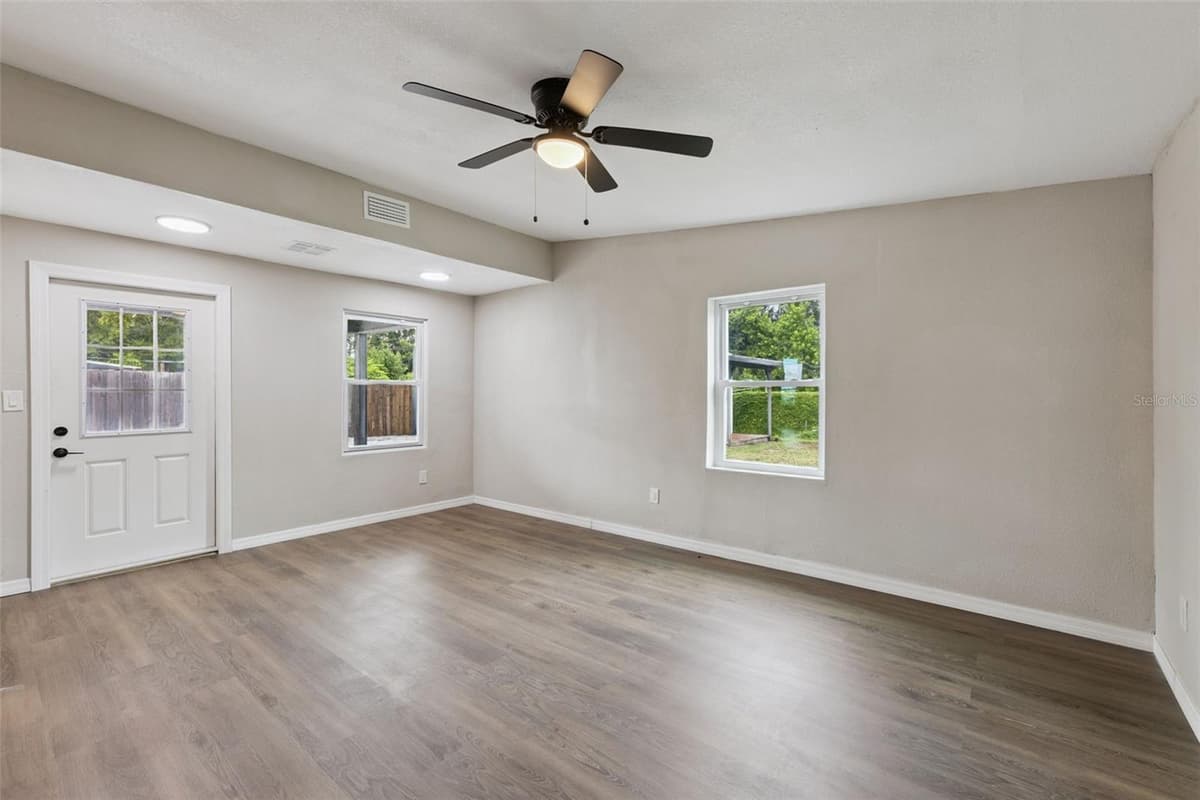 1061 BIANCA DRIVE — photo 7 of 25