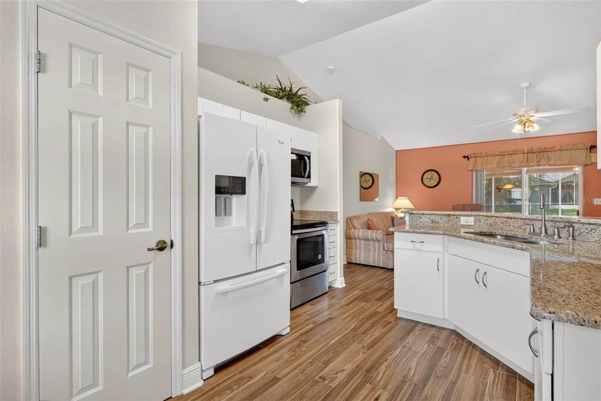 1025 GREEN RIDGE COURT — photo 14 of 69