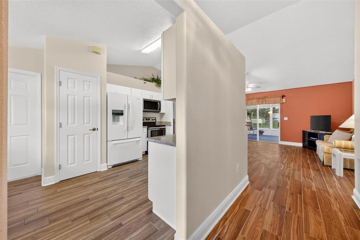 1025 GREEN RIDGE COURT — photo 7 of 69
