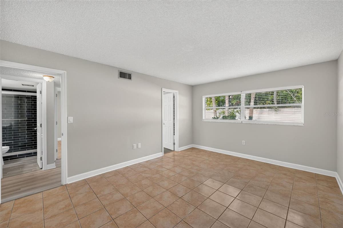 4780 COVE CIRCLE STREET — photo 15 of 40