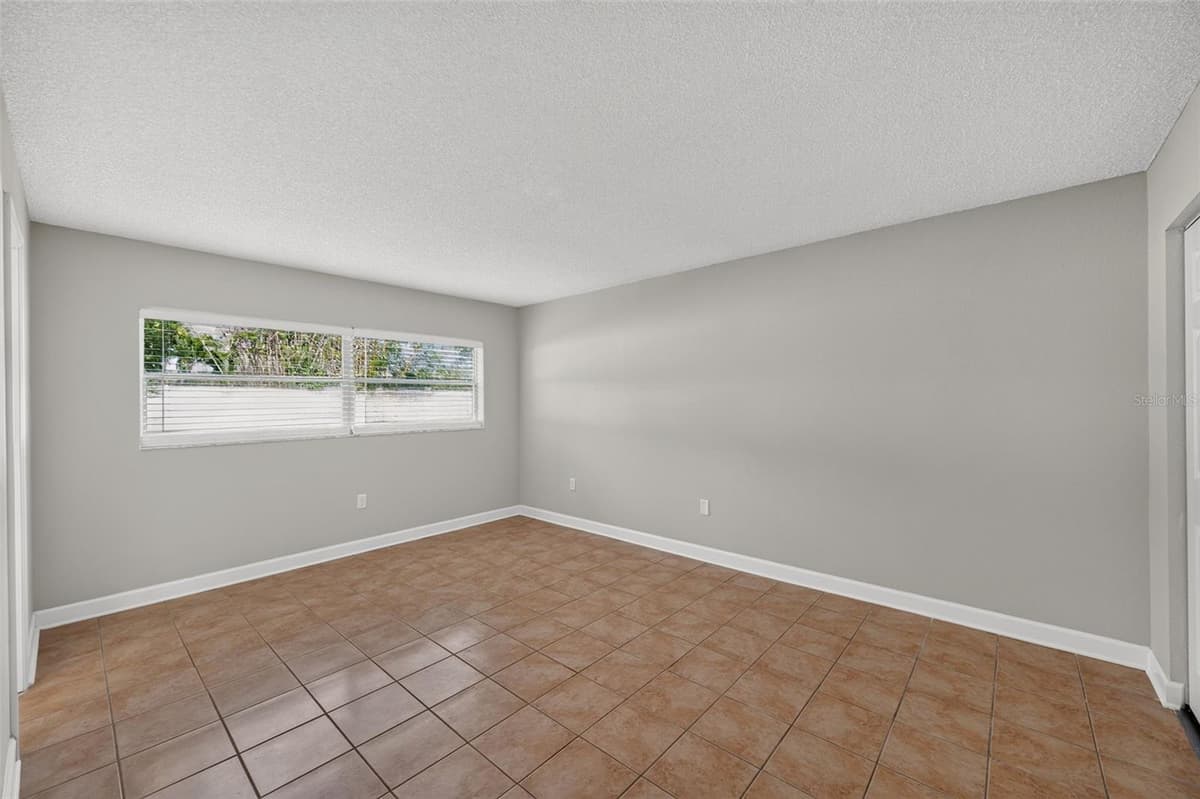 4780 COVE CIRCLE STREET — photo 14 of 40