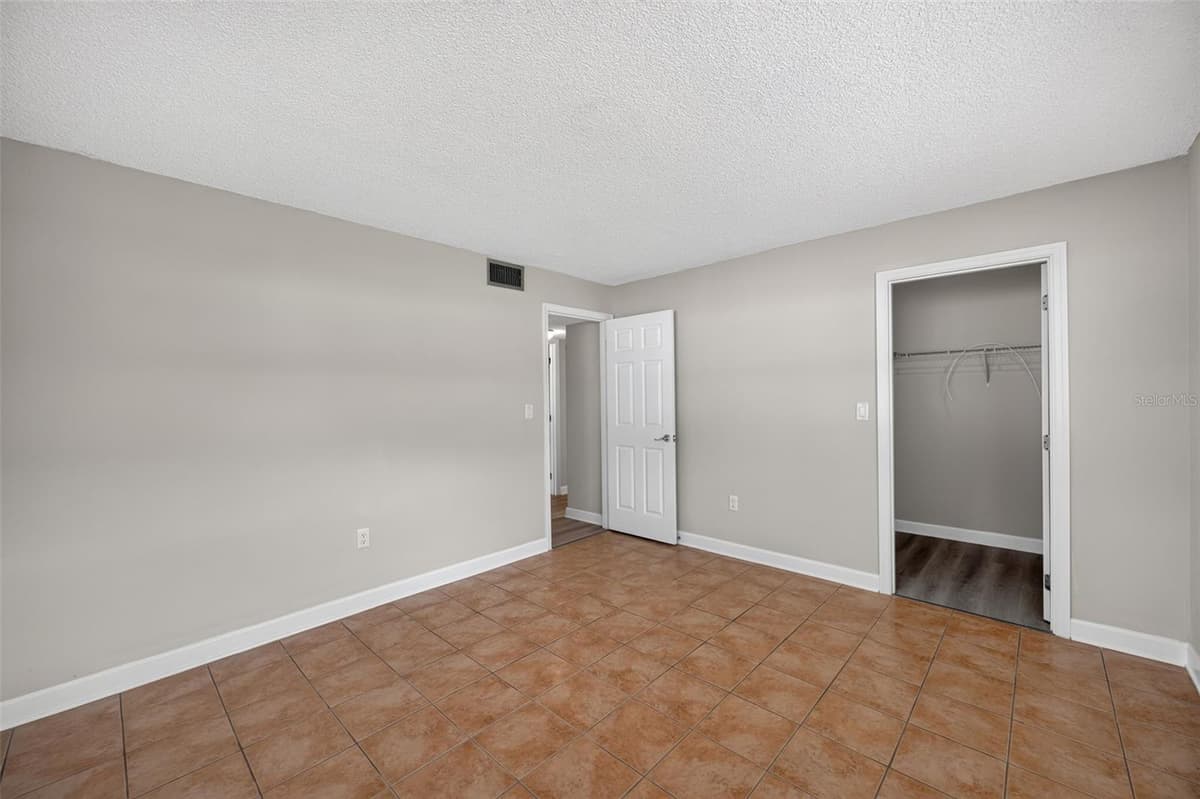 4780 COVE CIRCLE STREET — photo 21 of 40