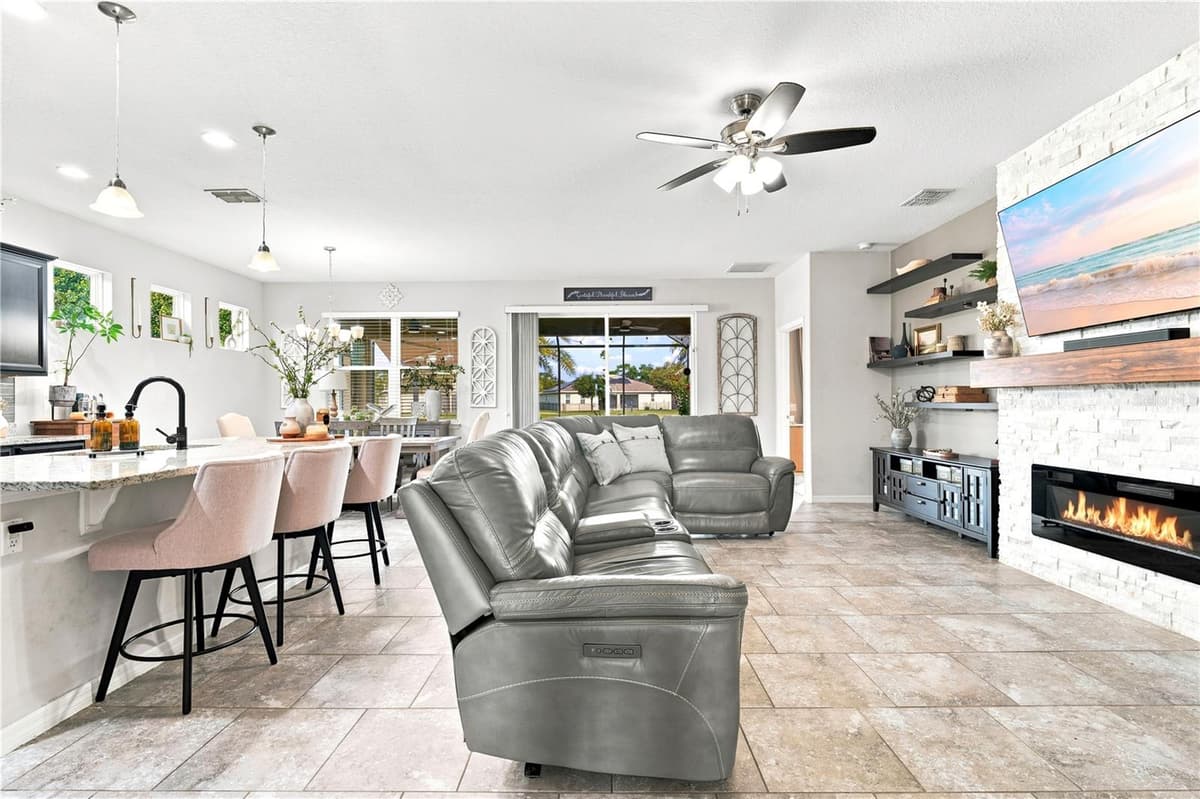632 VICTORIA TRAILS BOULEVARD — photo 5 of 48