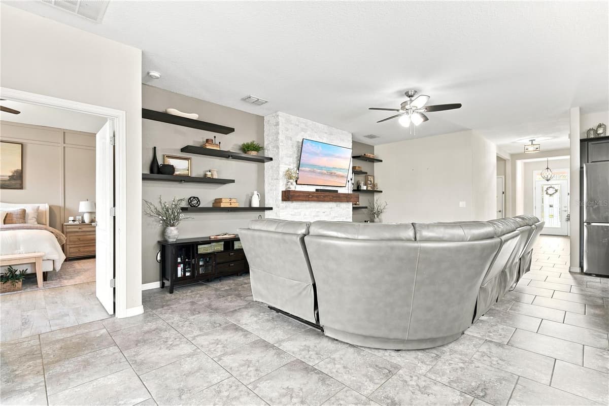 632 VICTORIA TRAILS BOULEVARD — photo 8 of 48