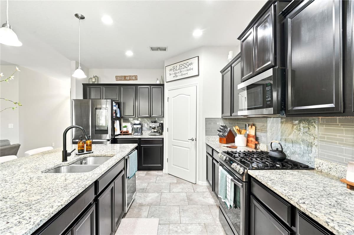 632 VICTORIA TRAILS BOULEVARD — photo 14 of 48