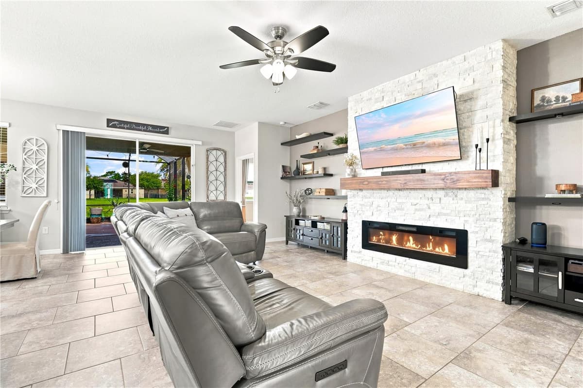 632 VICTORIA TRAILS BOULEVARD — photo 7 of 48