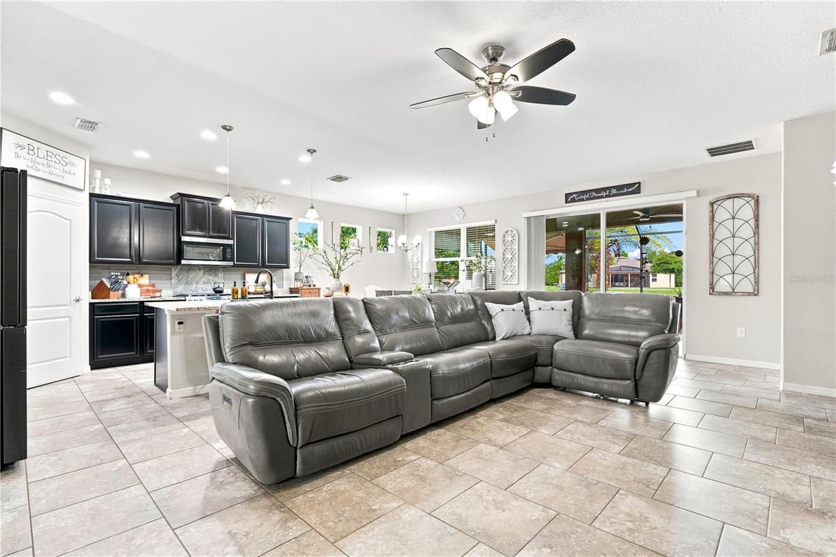 632 VICTORIA TRAILS BOULEVARD — photo 6 of 48