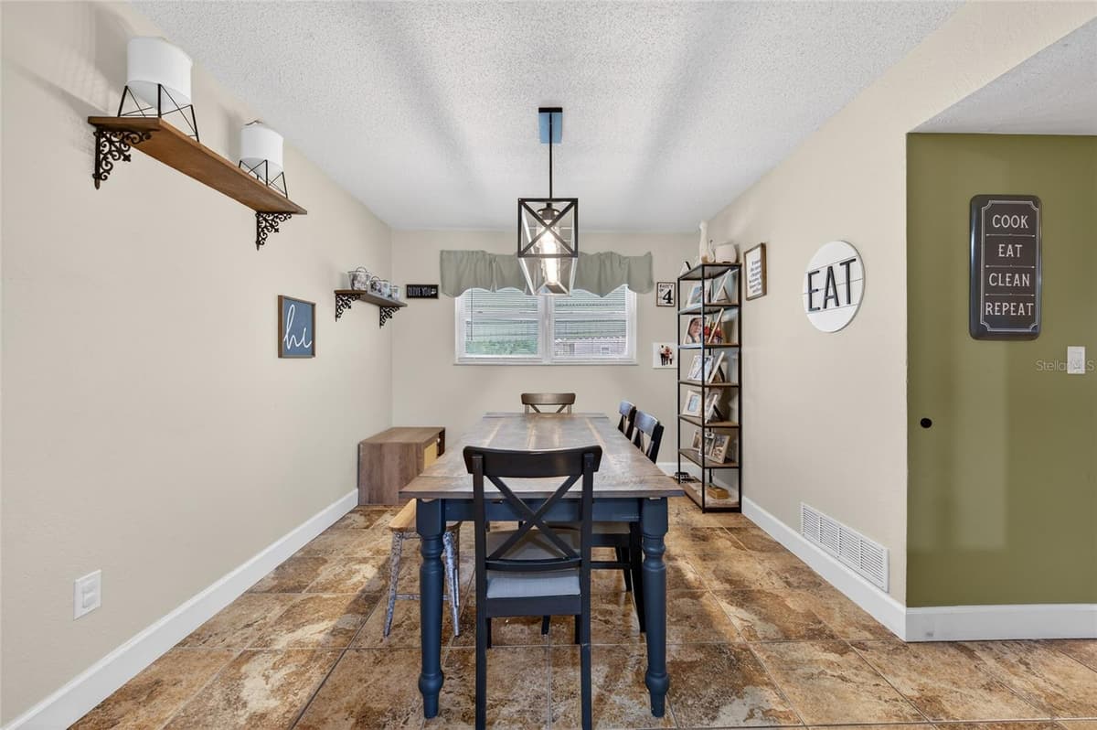 222 PINEROCK PLACE — photo 13 of 31