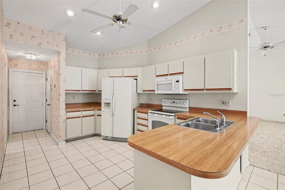 423 12TH STREET — photo 13 of 31