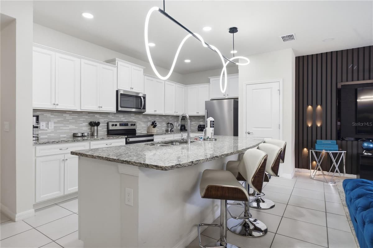 3954 LANA AVENUE — photo 6 of 28