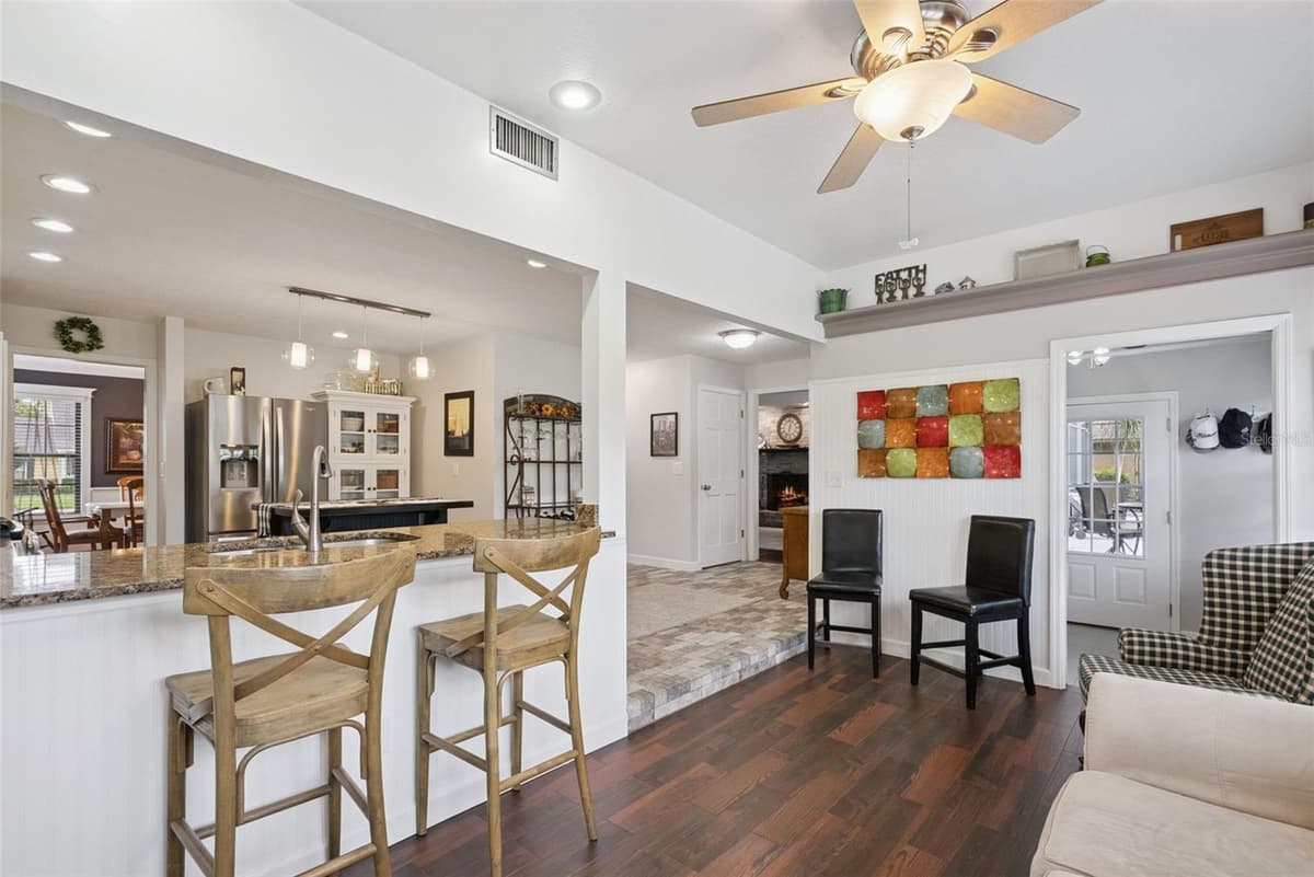 290 MANOR OAKS COURT — photo 16 of 54