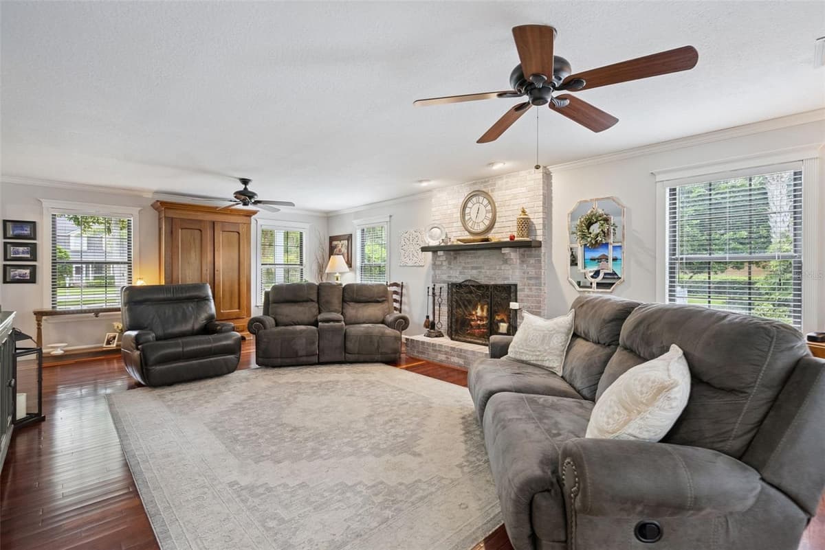 290 MANOR OAKS COURT — photo 11 of 54