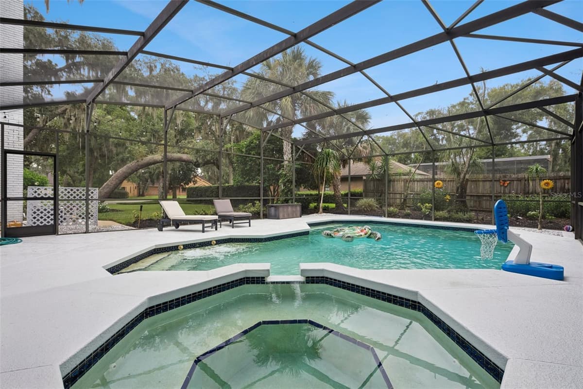 290 MANOR OAKS COURT — photo 2 of 54