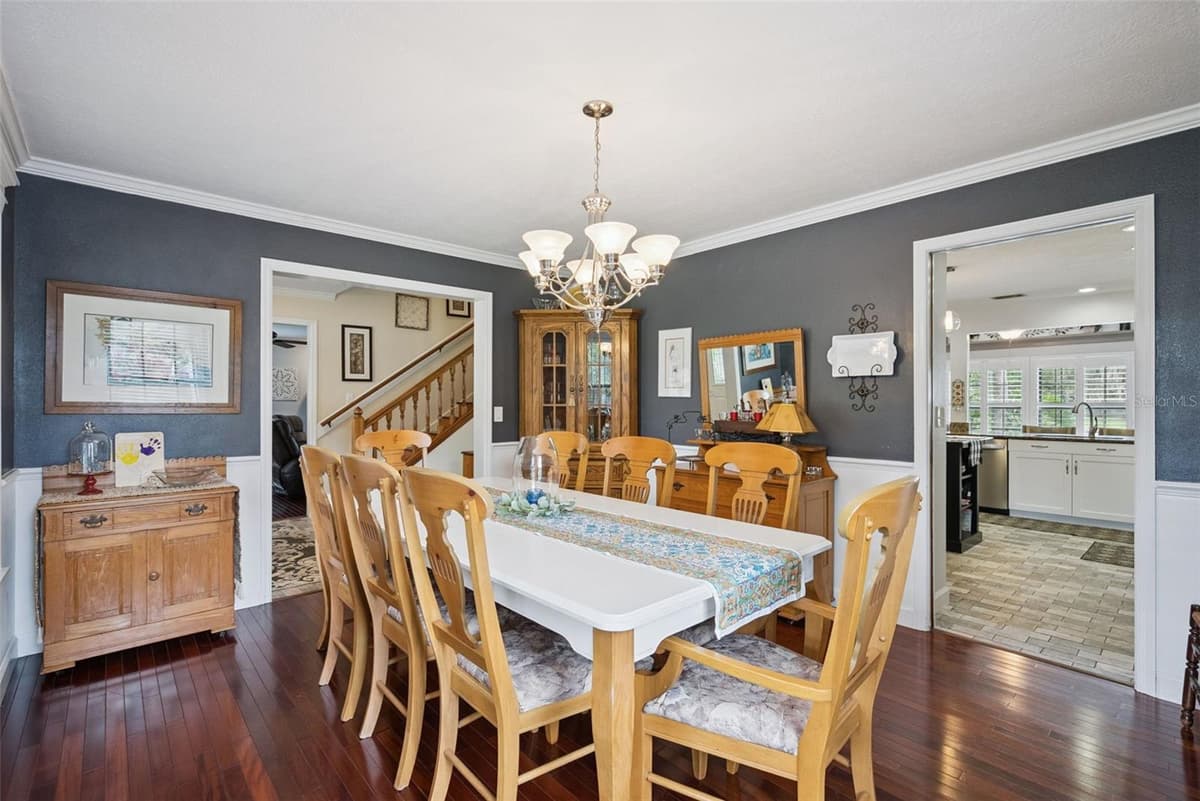 290 MANOR OAKS COURT — photo 8 of 54