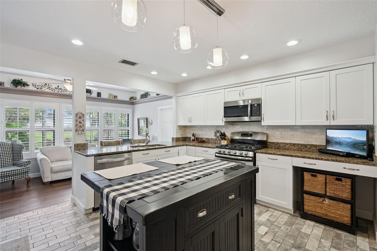 290 MANOR OAKS COURT — photo 13 of 54