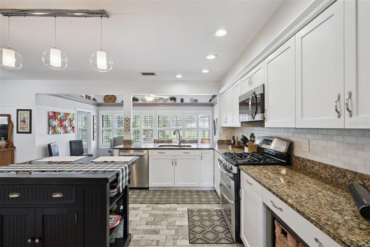 290 MANOR OAKS COURT — photo 14 of 54
