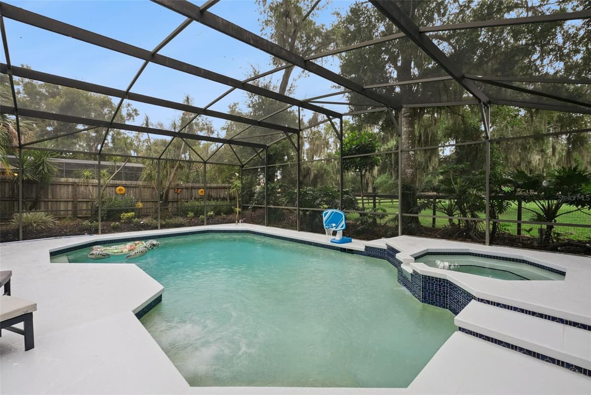 290 MANOR OAKS COURT — photo 37 of 54