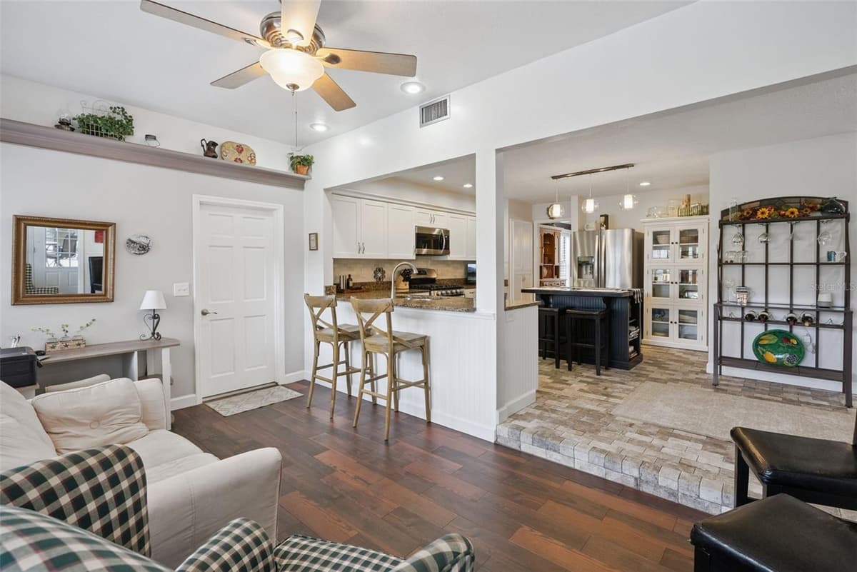 290 MANOR OAKS COURT — photo 15 of 54