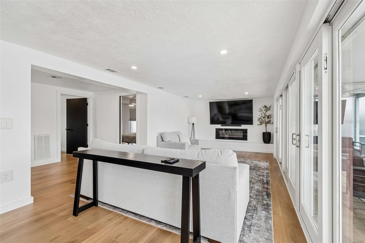 1166 CHANCELLOR DRIVE — photo 19 of 88