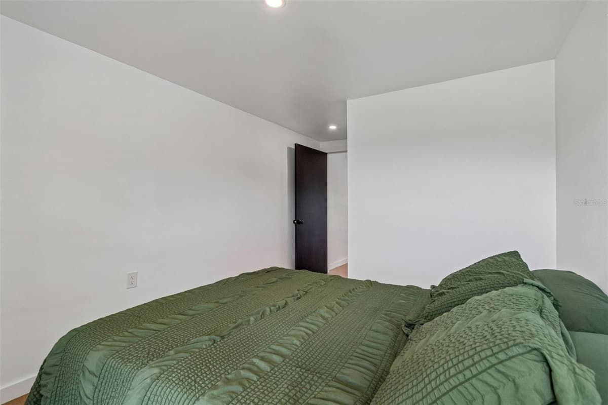 1166 CHANCELLOR DRIVE — photo 44 of 88