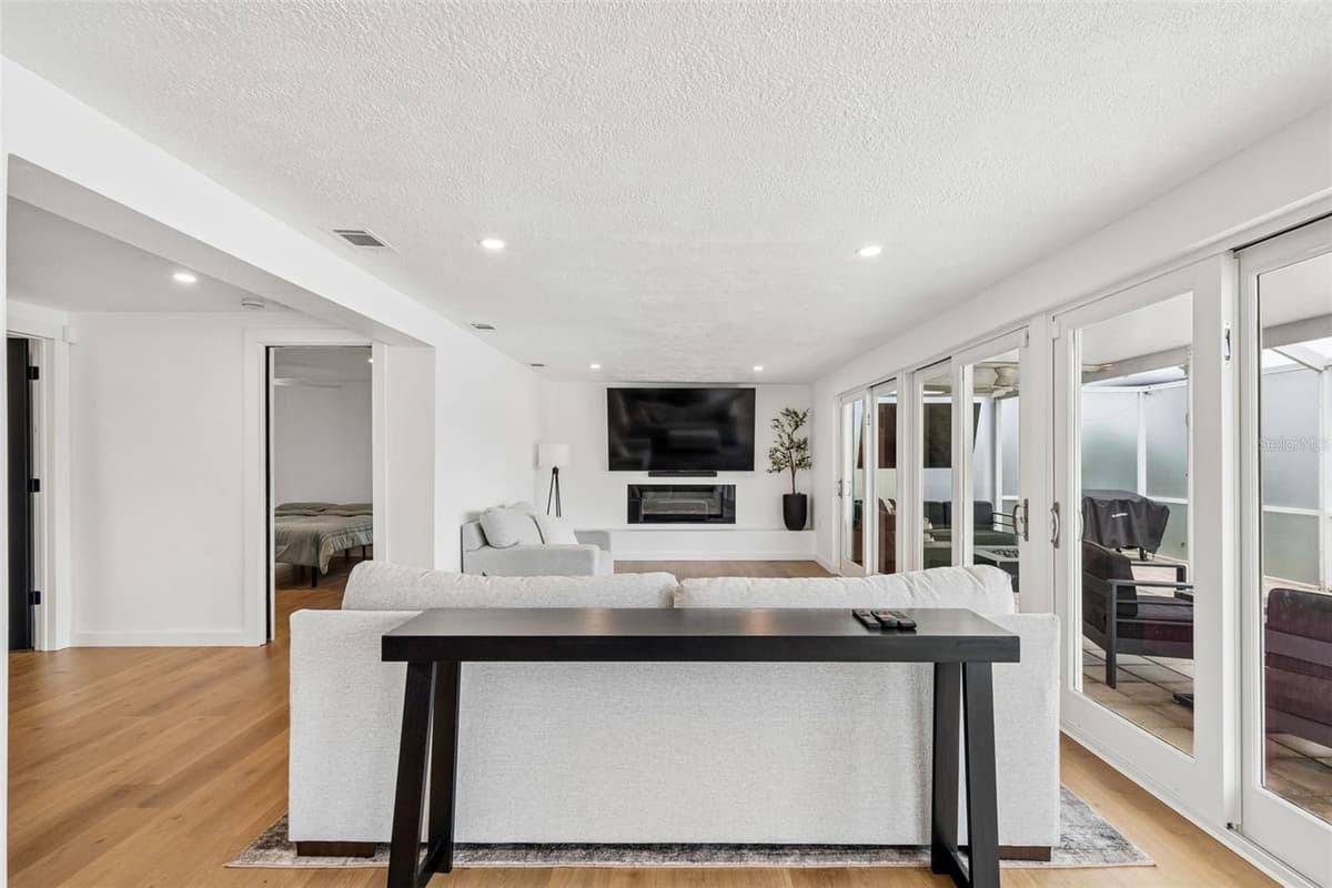 1166 CHANCELLOR DRIVE — photo 18 of 88