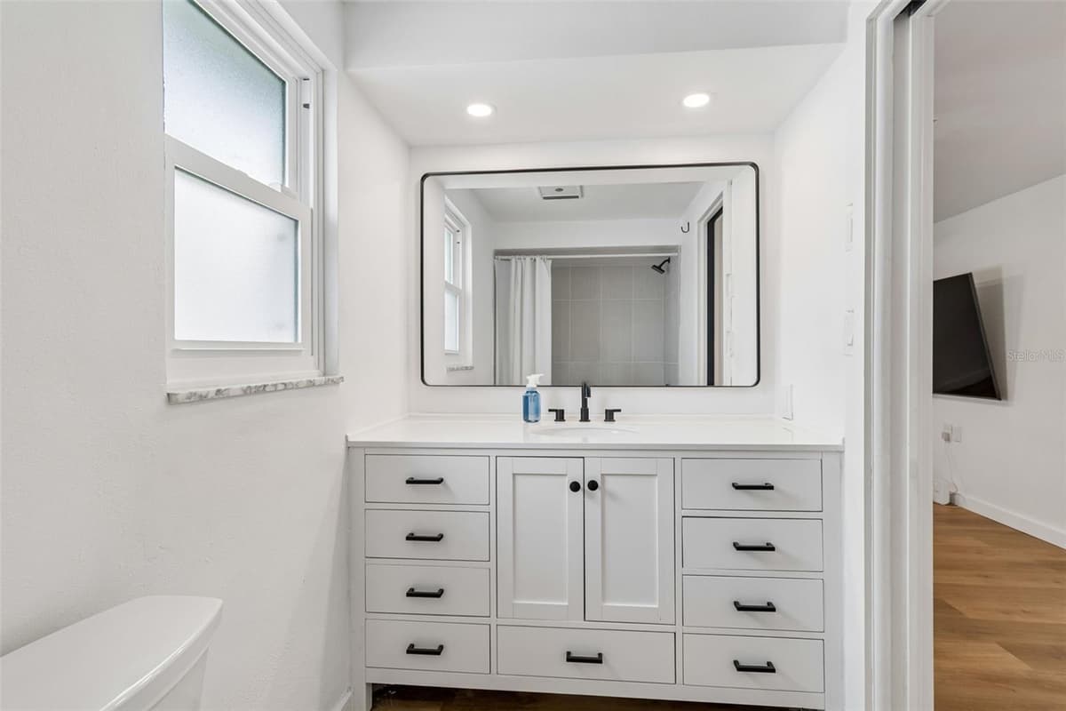 1166 CHANCELLOR DRIVE — photo 38 of 88
