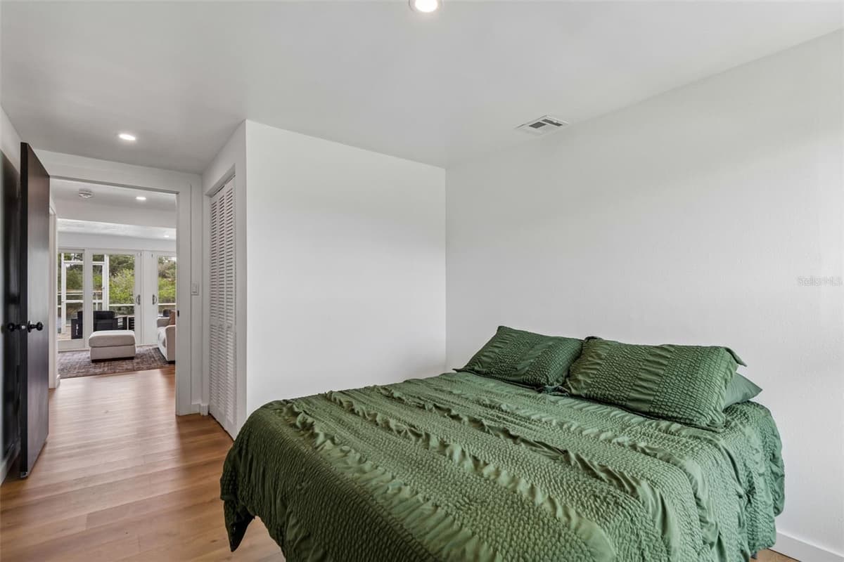 1166 CHANCELLOR DRIVE — photo 43 of 88