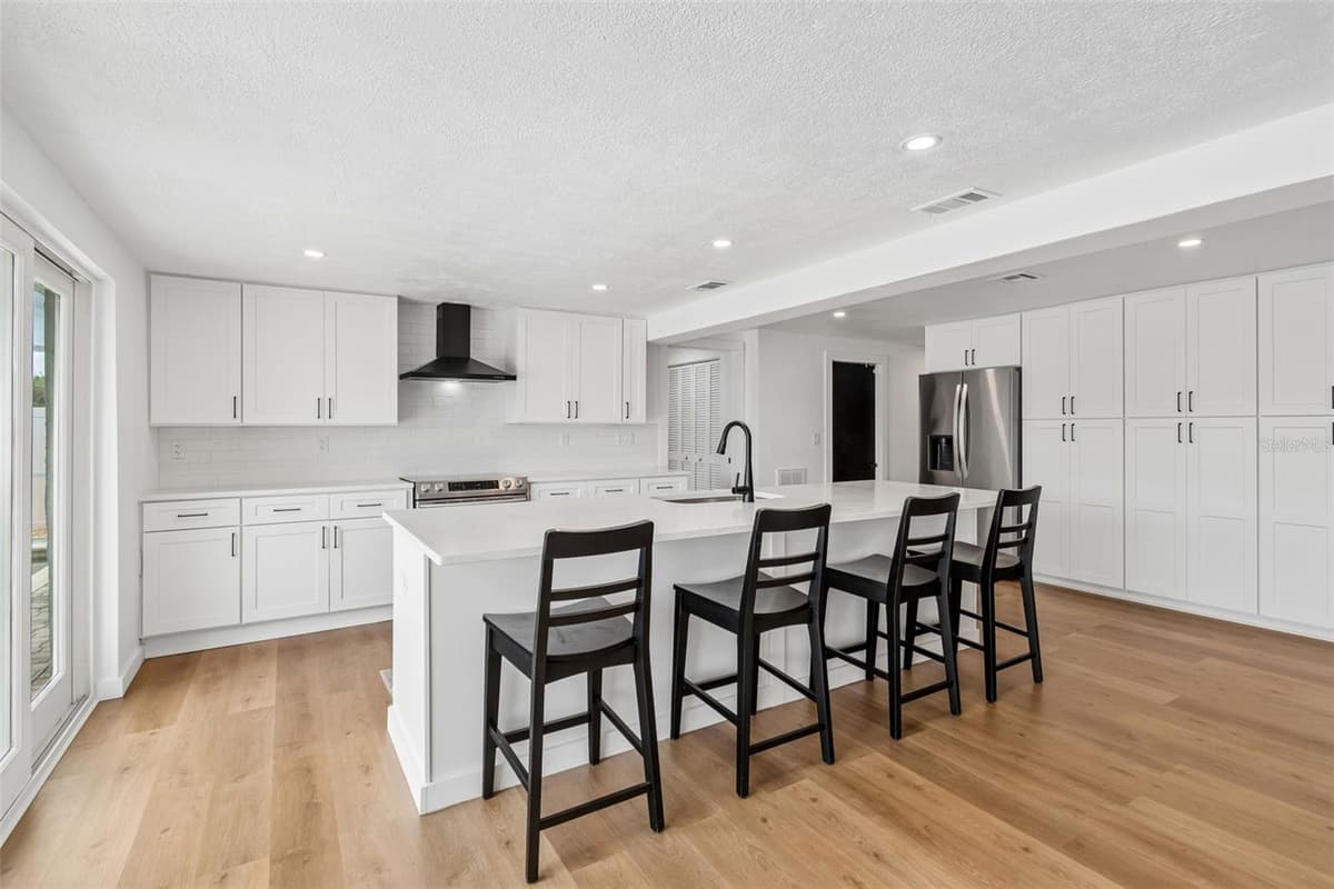 1166 CHANCELLOR DRIVE — photo 14 of 88