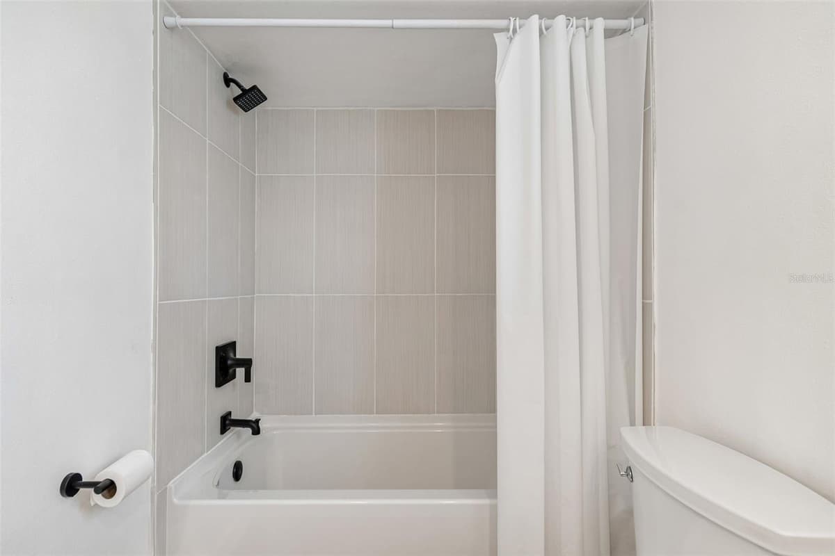 1166 CHANCELLOR DRIVE — photo 39 of 88