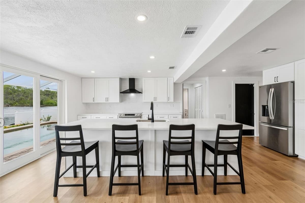 1166 CHANCELLOR DRIVE — photo 15 of 88