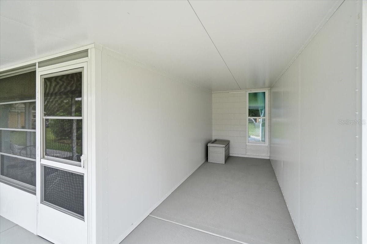 2237 CLUB CIRCLE — photo 27 of 44