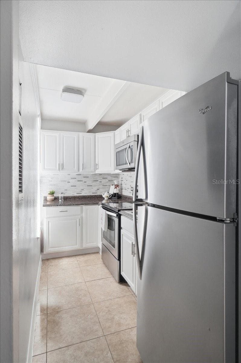 2237 CLUB CIRCLE — photo 11 of 44