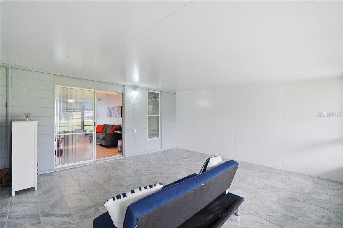 2237 CLUB CIRCLE — photo 25 of 44