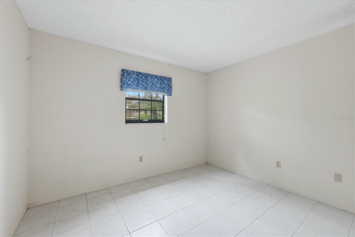 1515 FORREST NELSON BOULEVARD — photo 12 of 41