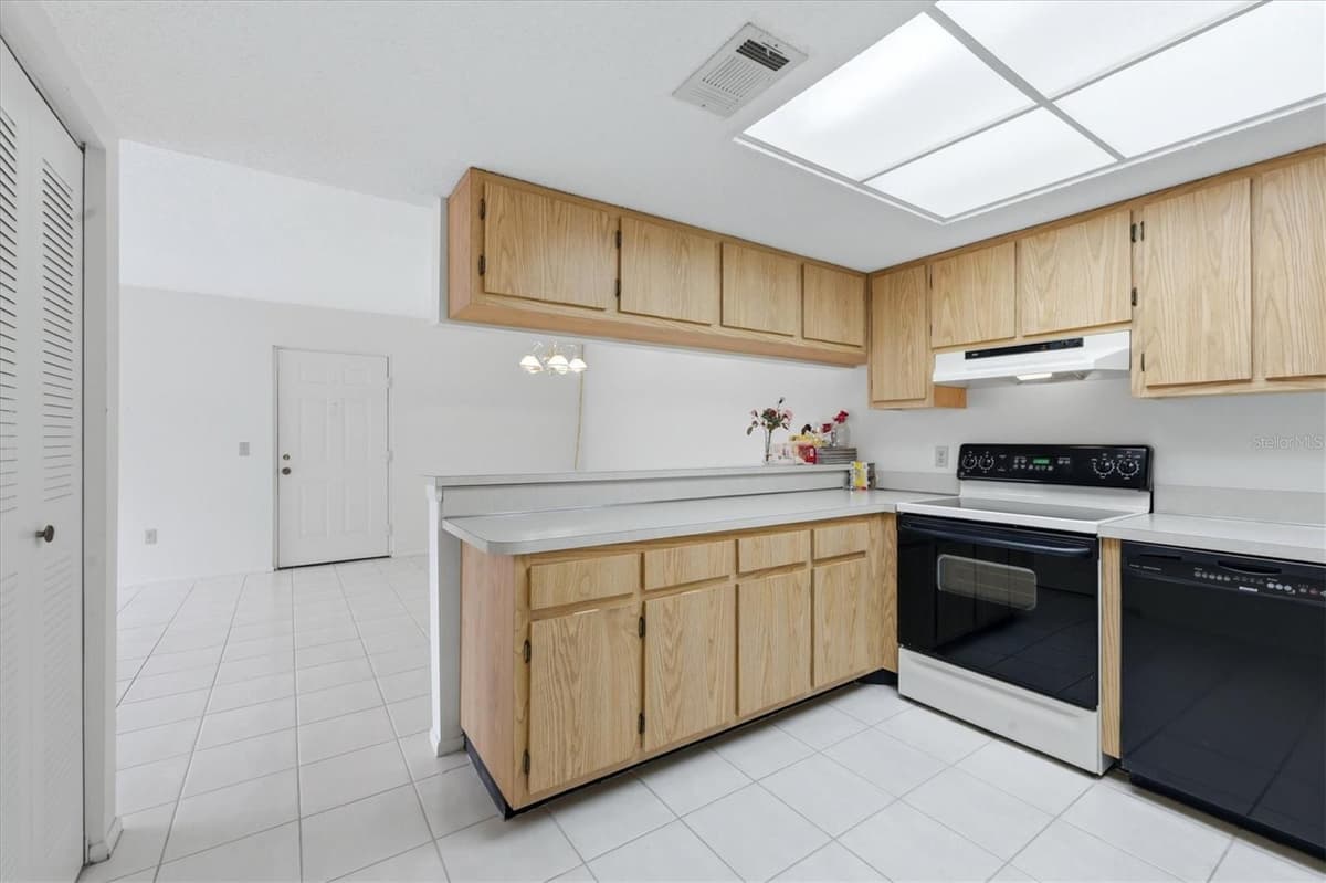 1515 FORREST NELSON BOULEVARD — photo 11 of 41