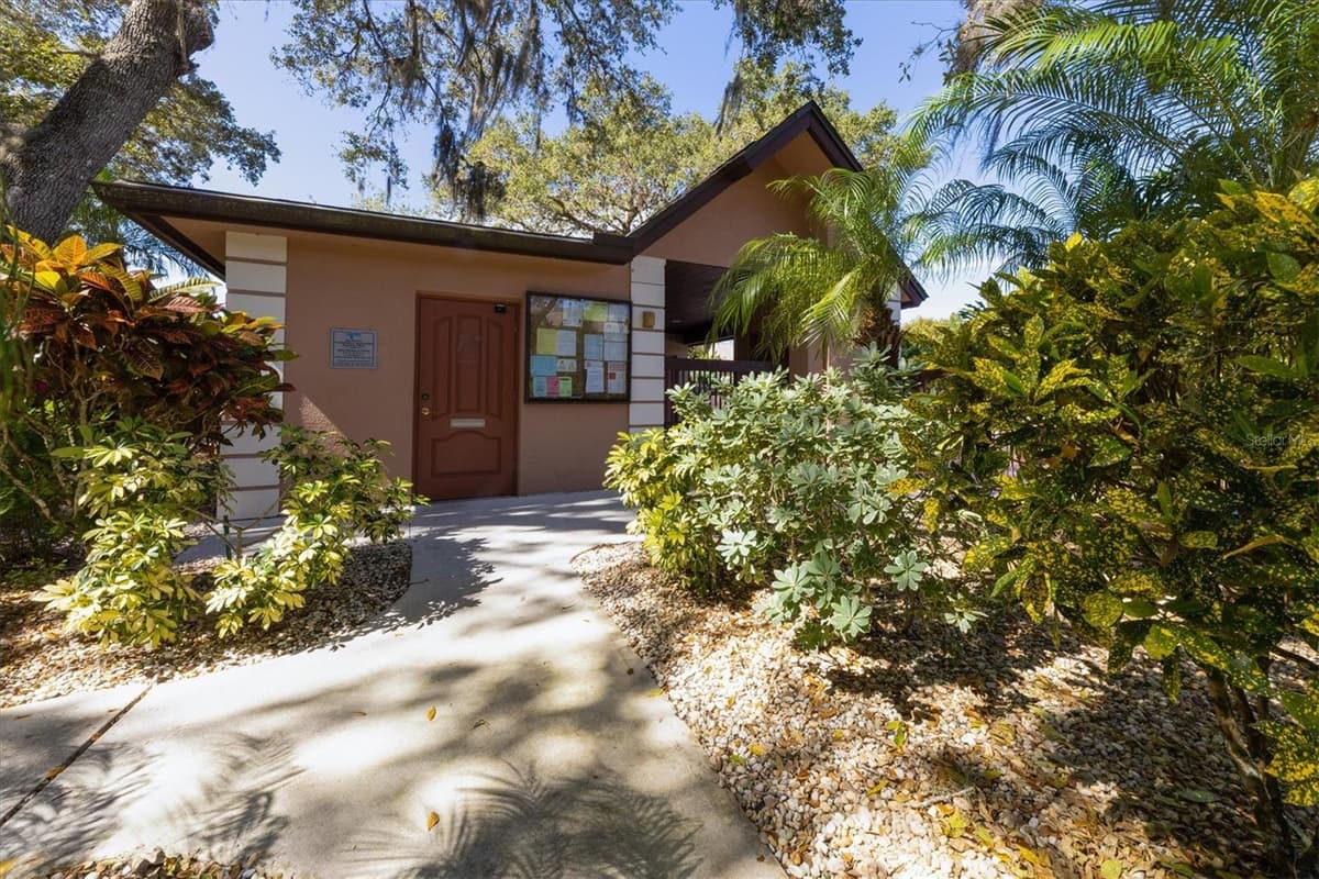 1515 FORREST NELSON BOULEVARD — photo 37 of 41