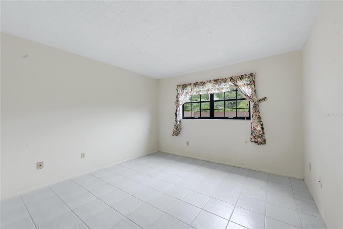 1515 FORREST NELSON BOULEVARD — photo 16 of 41