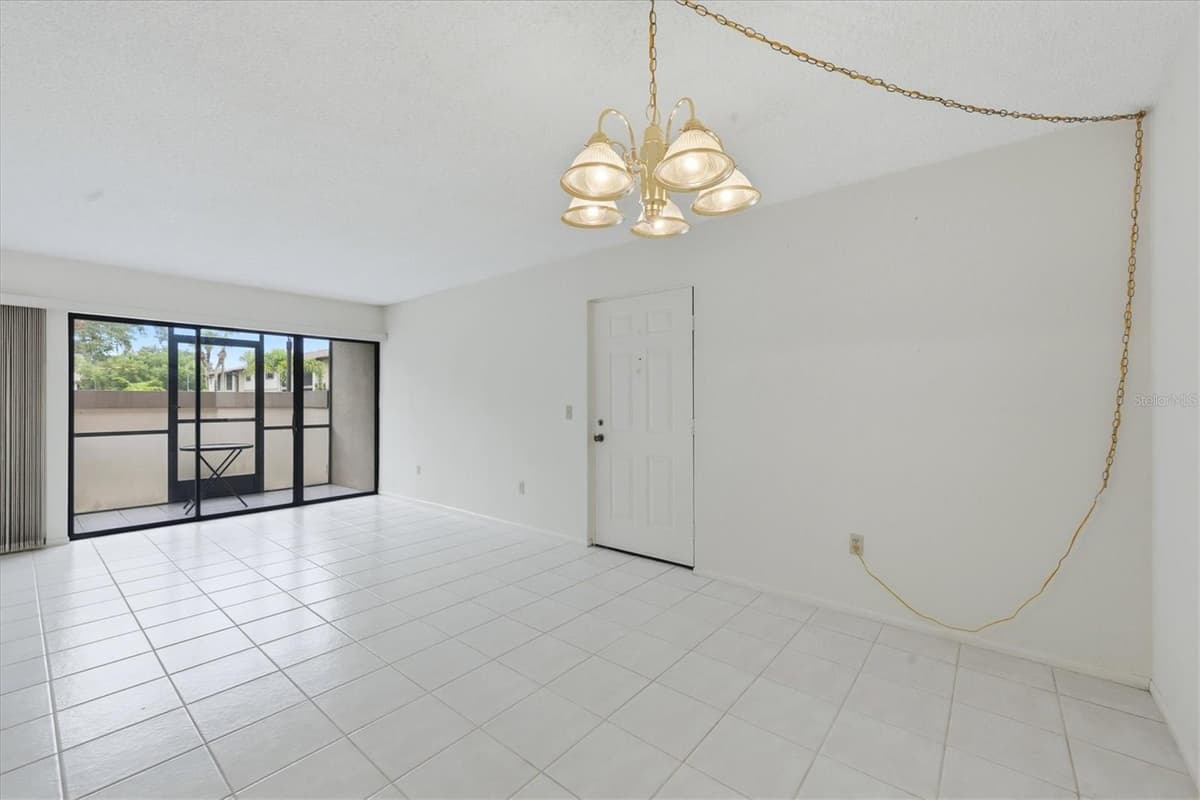 1515 FORREST NELSON BOULEVARD — photo 4 of 41