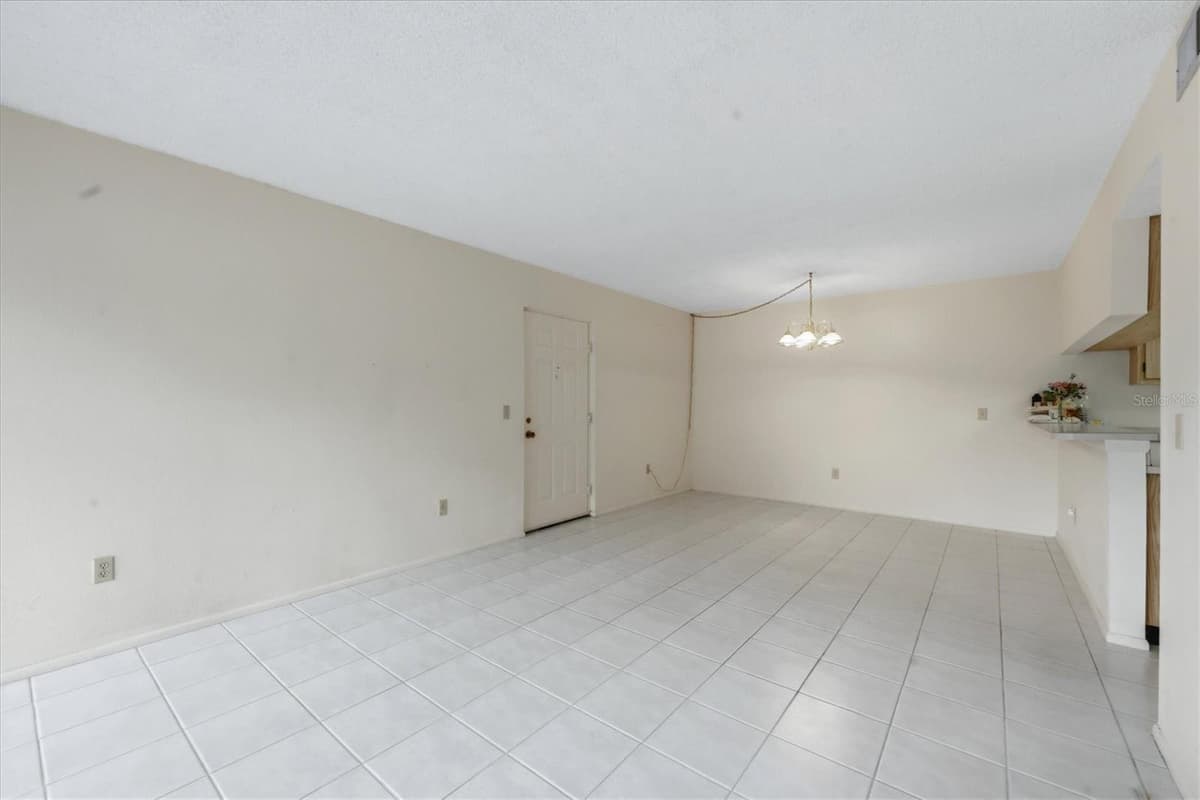 1515 FORREST NELSON BOULEVARD — photo 3 of 41