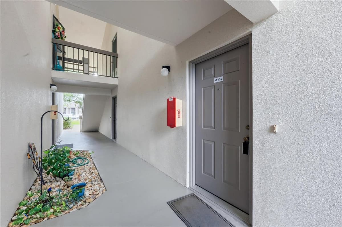 1515 FORREST NELSON BOULEVARD — photo 2 of 41