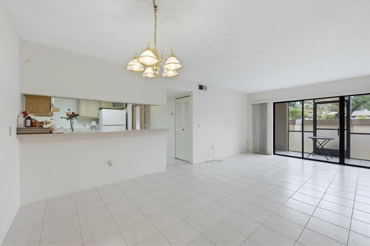 1515 FORREST NELSON BOULEVARD — photo 7 of 41