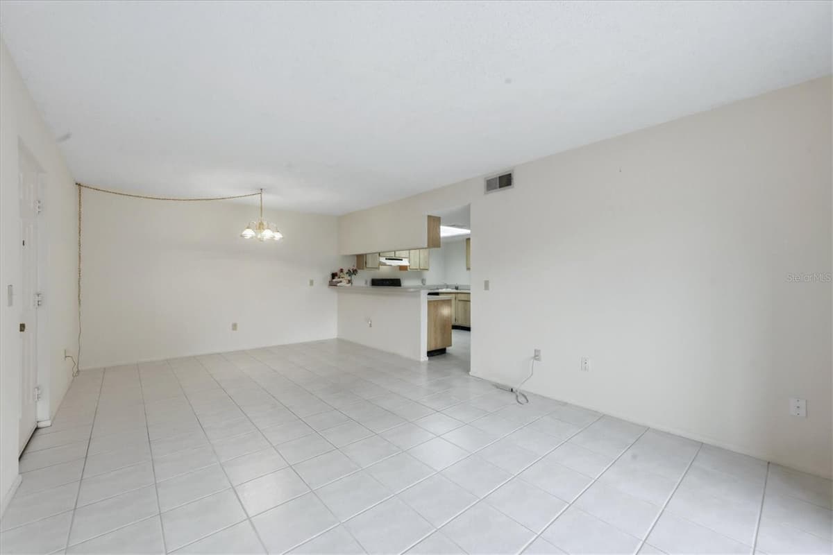 1515 FORREST NELSON BOULEVARD — photo 5 of 41