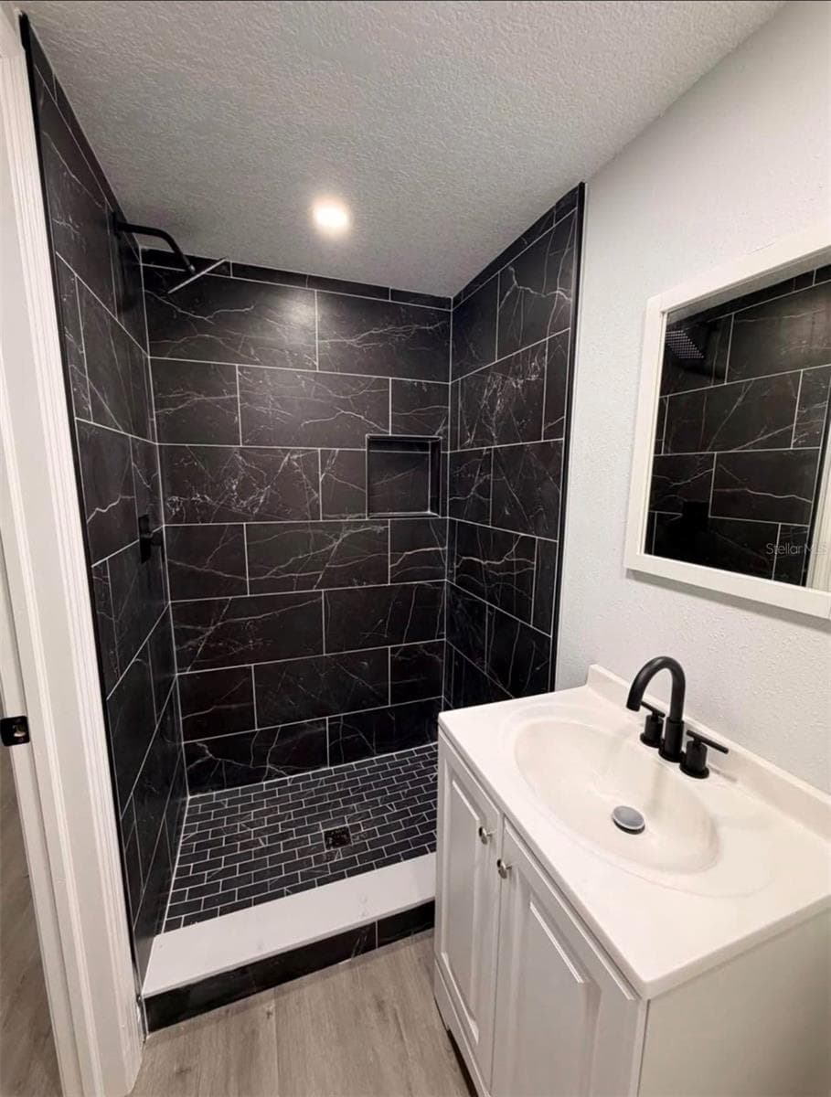1905 ROSLYN AVENUE — photo 7 of 10