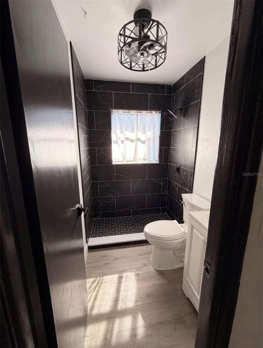 1905 ROSLYN AVENUE — photo 5 of 10